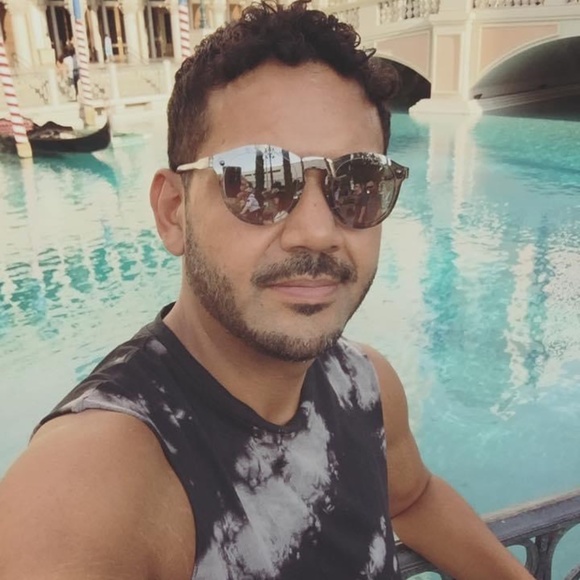 Meet your Posher, Luis - Picture 1 of 14